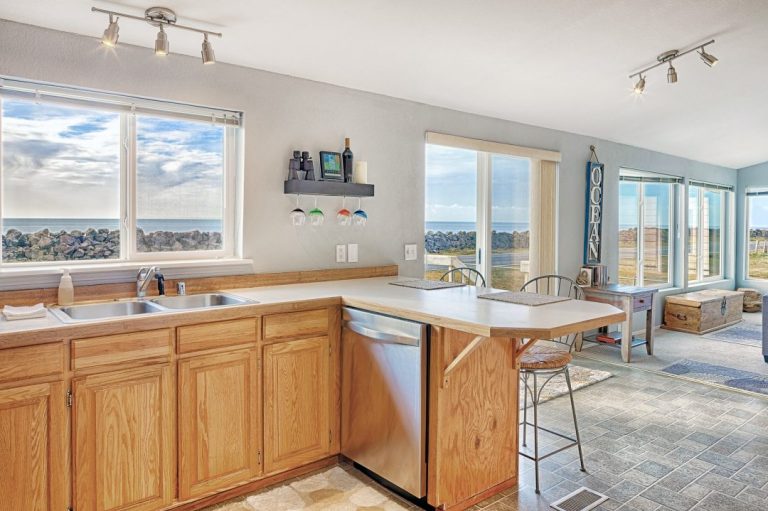 countertop-in-modern-kitchen.jpg